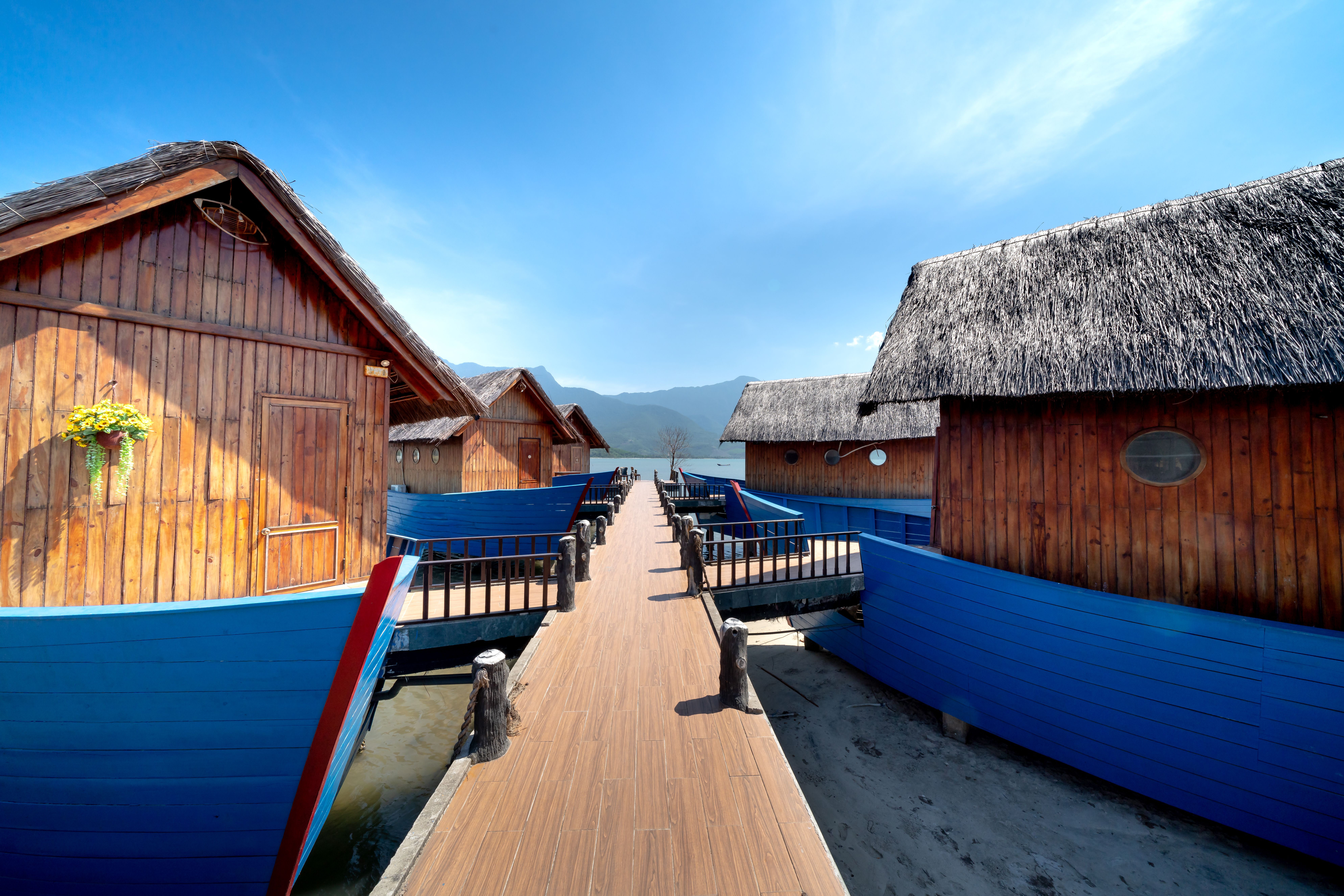 What Is the Best Synthetic Thatch for a Water Park, Theme Park, or Resort?